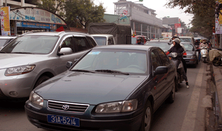 Ông Nam lo ngại việc tăng đăng ký ô tô lên 20% ở Hà Nội sẽ khiến người dân đổ về các tỉnh đăng ký xe.